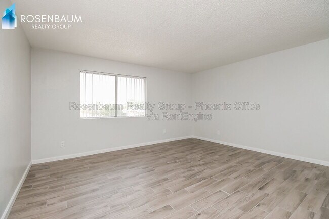 Foto del edificio - 1050 W University Dr