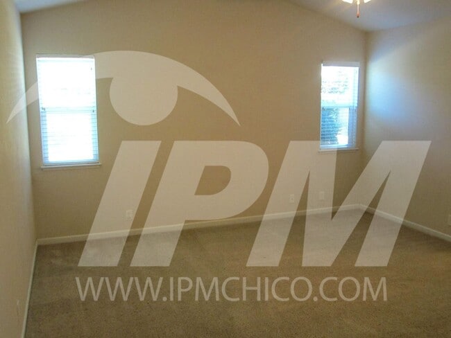 Building Photo - 2608 Doral Way