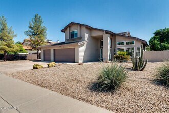 Building Photo - 4401 E Vista Dr