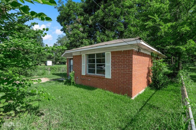 Building Photo - 430 Fuller St
