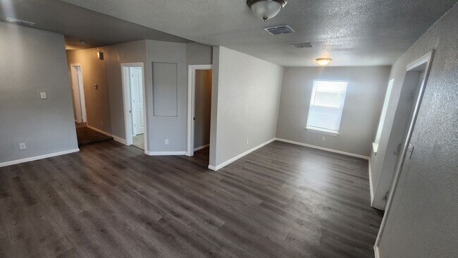 Foto del edificio - PALO ALTO HEIGHTS- 3bedroom 2 bath Home