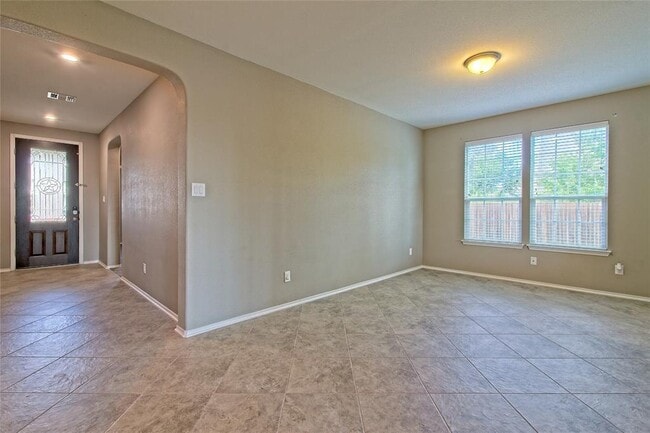 Building Photo - 31443 Kingsway Rd