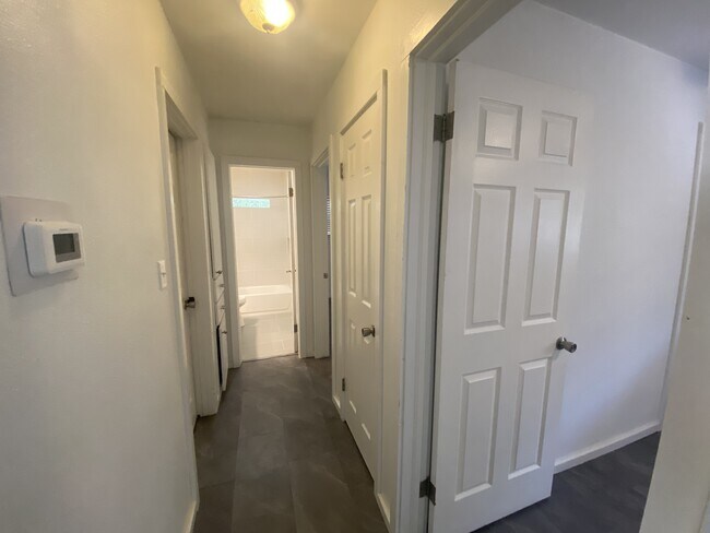 Foto del edificio - 1714 Village Dr