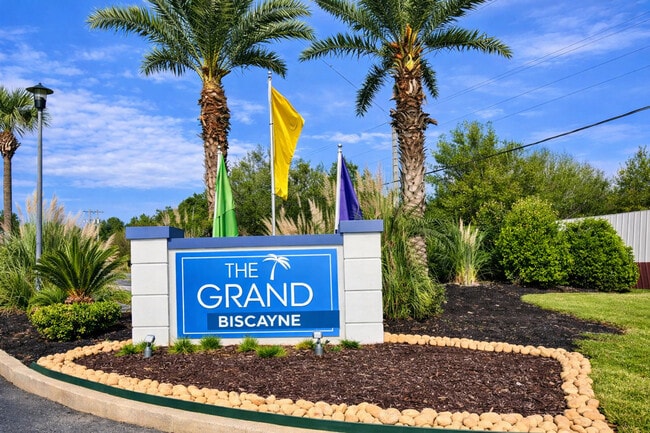 Building Photo - Grand Biscayne