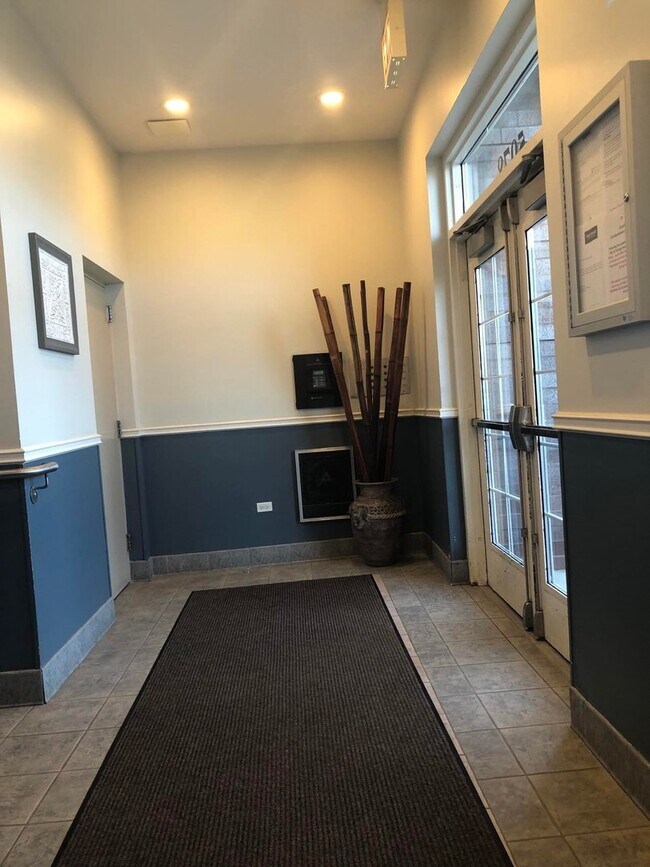 Foto del edificio - 5978 N Lincoln Ave