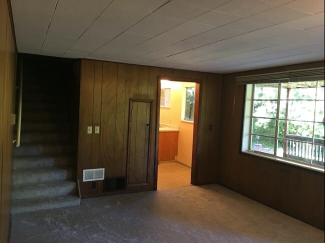 Building Photo - 40 Valencia Rd