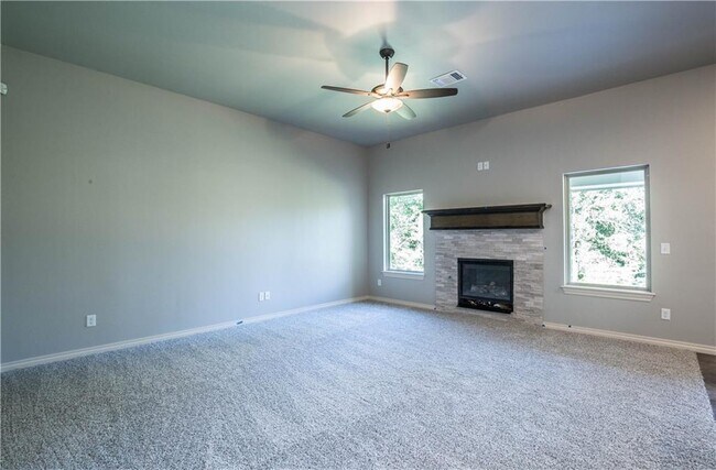 Foto del edificio - 2801 Cypress Springs Blvd