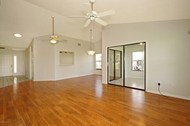 Building Photo - 840 Ridge Lake Dr