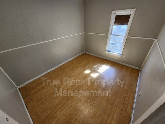 Foto del edificio - 228 N Cherry