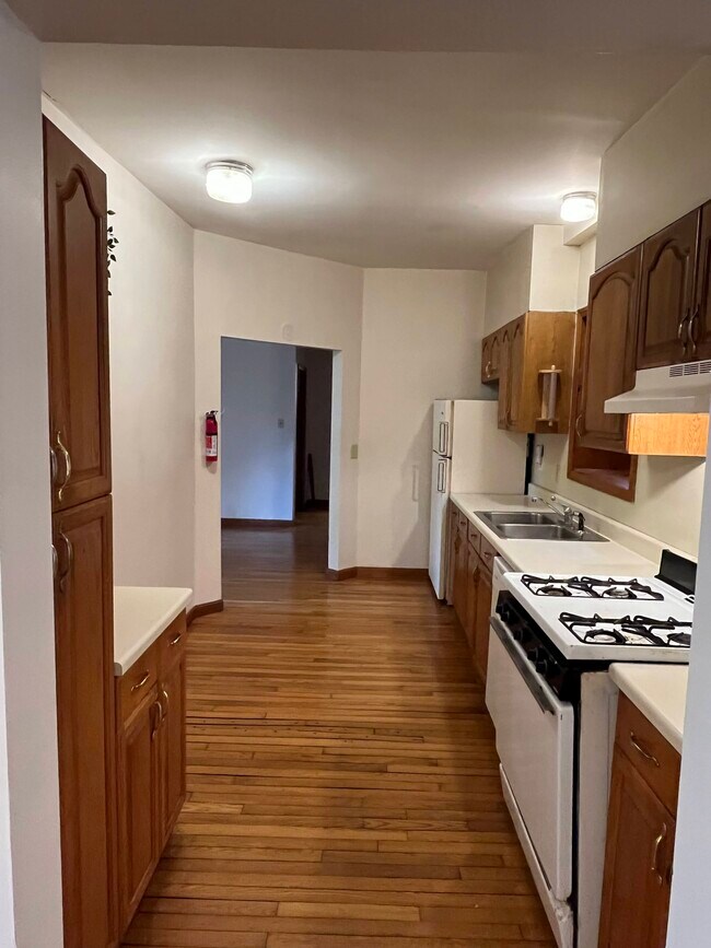 Kitchen - 365 Hamilton St