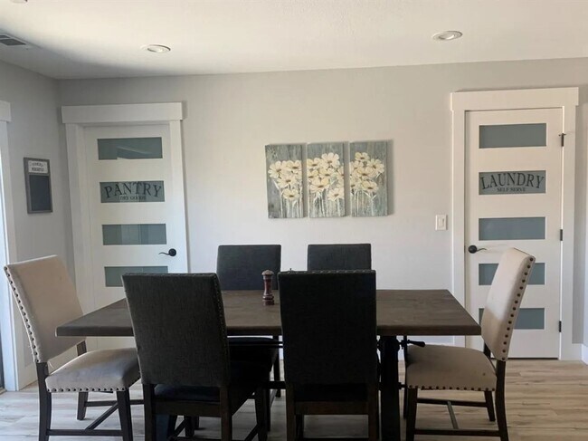 Building Photo - 1323 Dogwood Dr