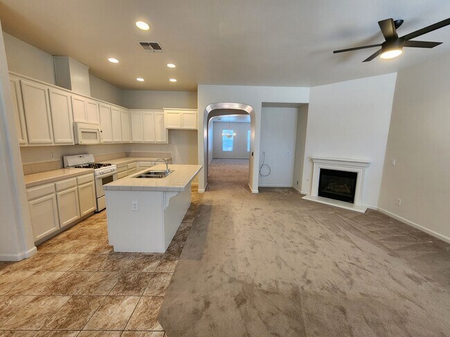 Building Photo - Beautiful 4 Bedroom Home with in home office