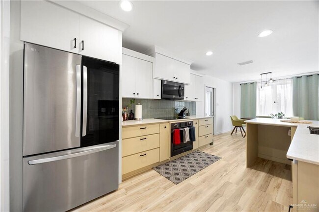 Building Photo - 25 Alvarado St