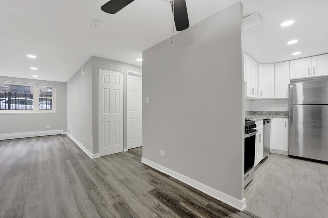 Foto del edificio - 3161 N Cambridge Ave