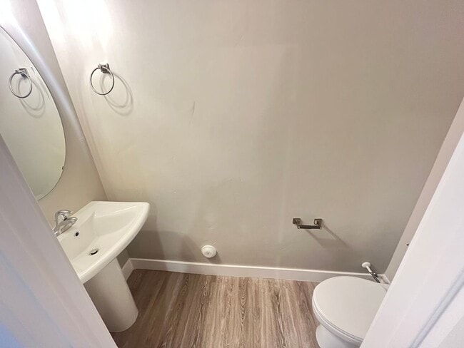 Building Photo - Cedar Bend End Unit