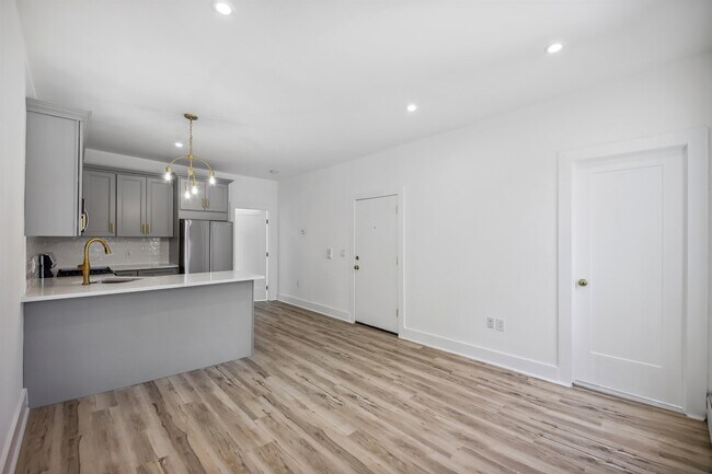 Building Photo - 513 Park Ave