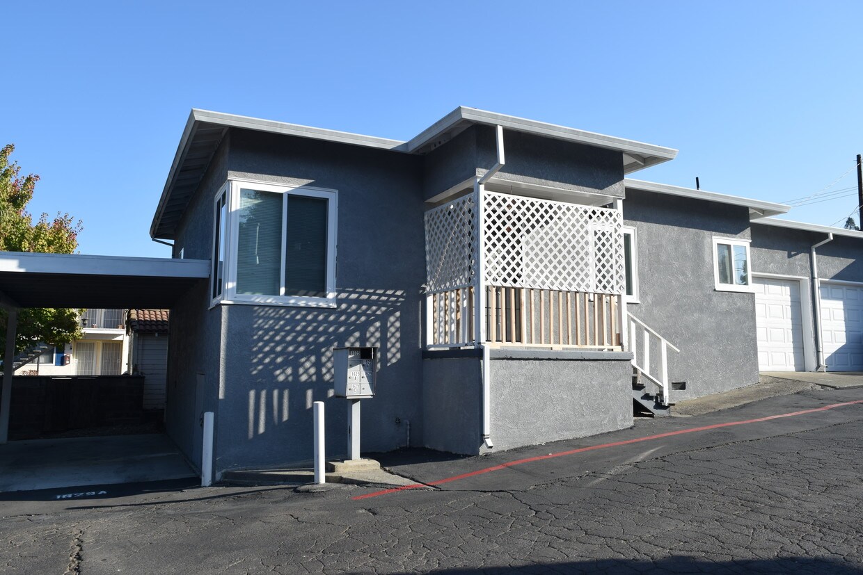 Free standing (one shared wall to garage) - 1629 Silverado Trail