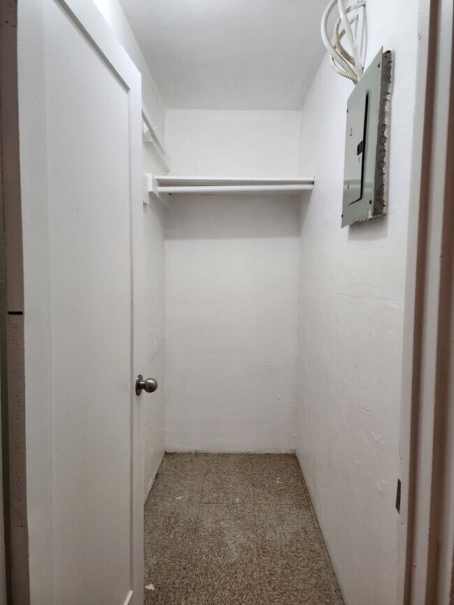 Foto del edificio - 1 bed 1 bath unit w/ shared laundry