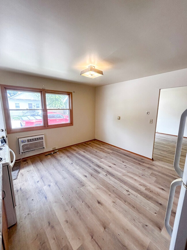 Building Photo - 405 S Cannon Ave