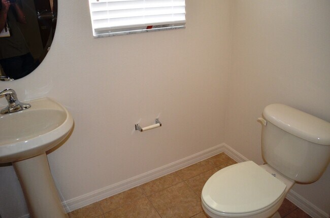 Building Photo - 2/2.5 Townhouse with 2-Car Garage in Turtl...