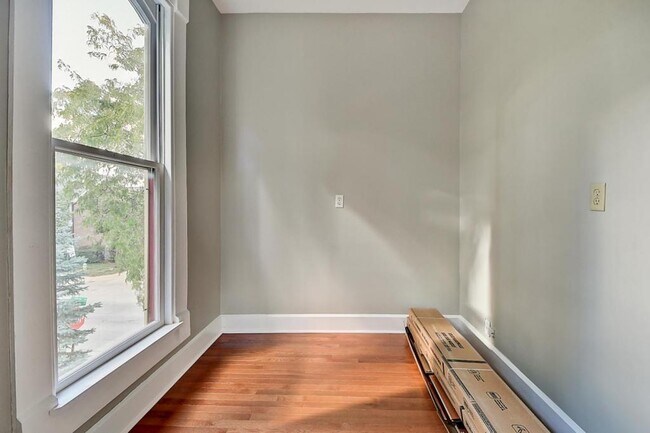 Foto del edificio - 943 N Park Ave