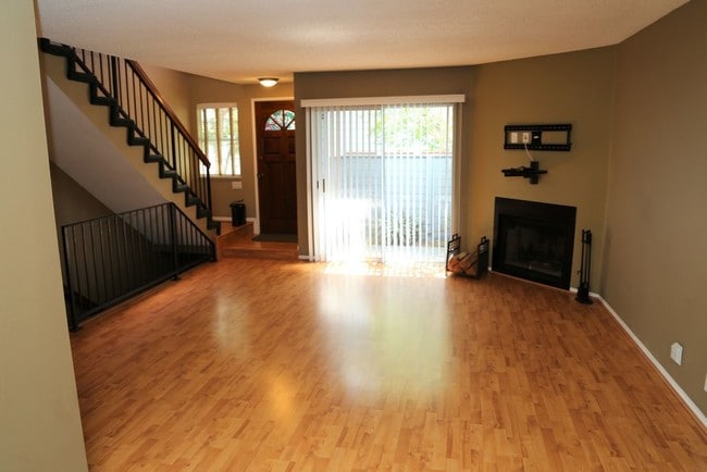 Foto del edificio - 26107 Frampton Ave