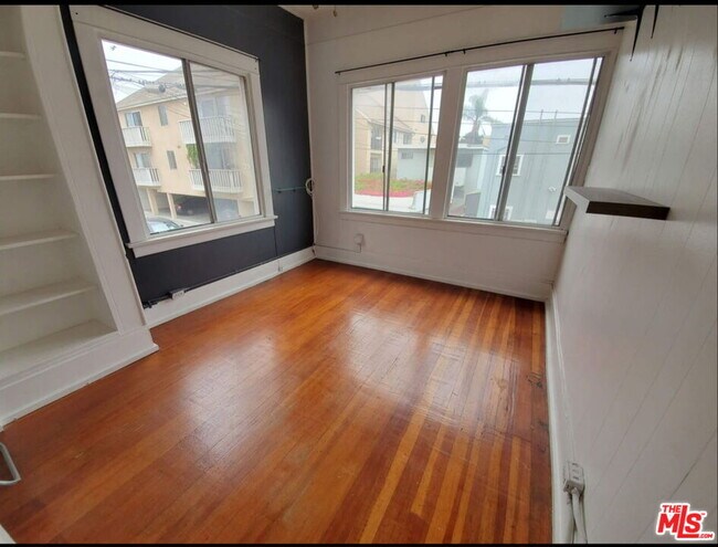 Foto del edificio - 30 Dudley Ave