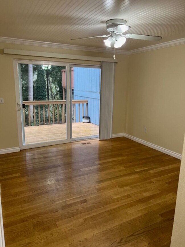 Building Photo - Desirable Twin Lakes Quail Run Townhome