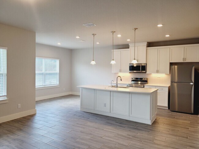 Foto del edificio - Beautiful SFH Available For Rent! Located ...