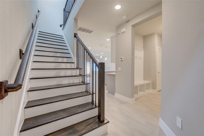 Building Photo - 1709 Summerlyn Ter Dr