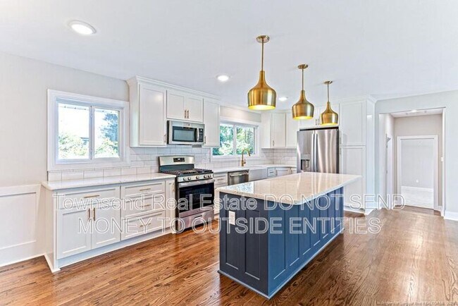 Building Photo - 315 Westview Dr