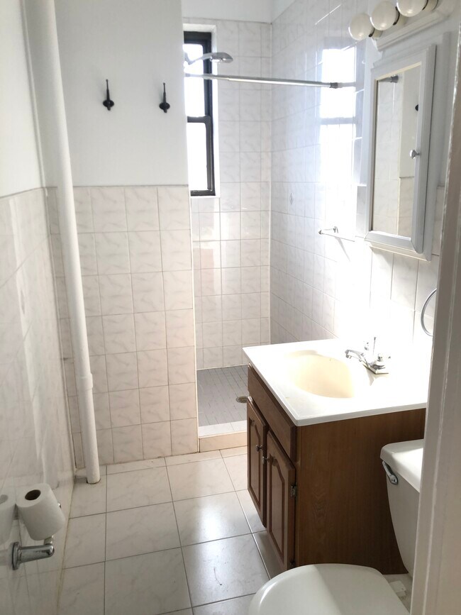 Building Photo - 364 93rd St