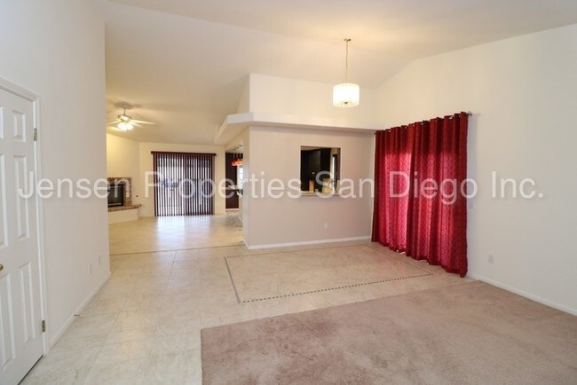 Foto del edificio - 4 Bed, 3 Bath House w/ Pool, Solar, and Well