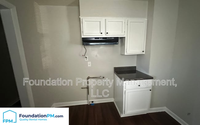 Building Photo - 2292 Redwood Ave