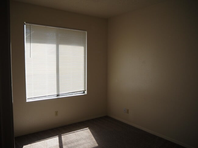 Building Photo - 4256 Sabana Loop SE