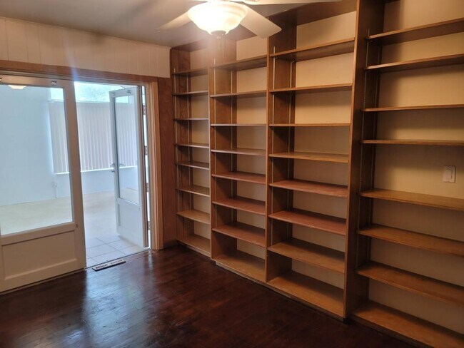 Foto del edificio - 2232 Thistlewood Dr