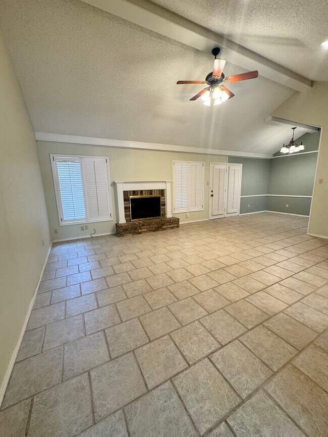 Foto del edificio - PRICE REDUCED!!! Extraordinary 3/2/2