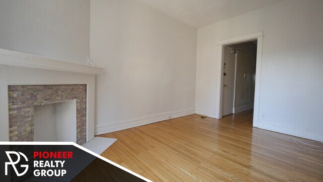 Building Photo - 430 W Belden Ave