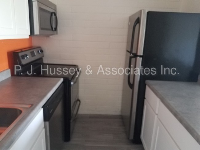 Building Photo - 1433 S Stanley Pl