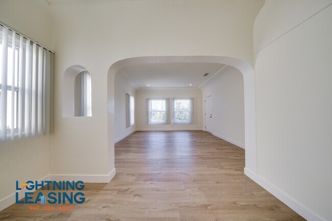 Building Photo - 6137 Saturn St
