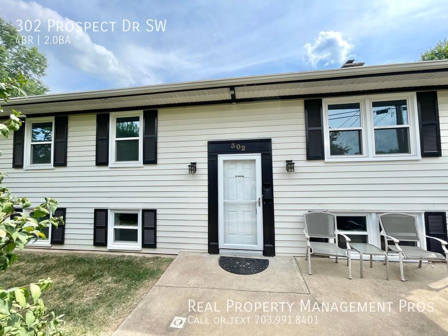 Primary Photo - Updated 4 Bedroom 2 Bath Single Family Hom...