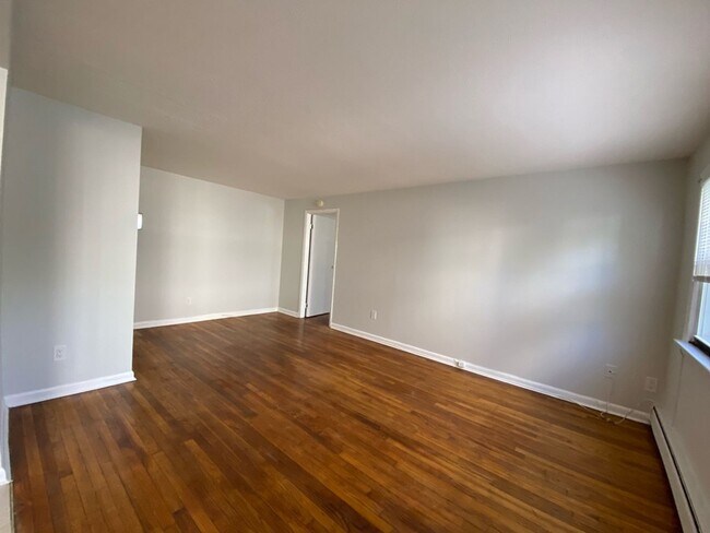 Foto del edificio - 240 Hoover Rd