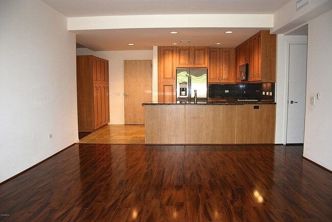 Building Photo - 7137 E Rancho Vista Dr