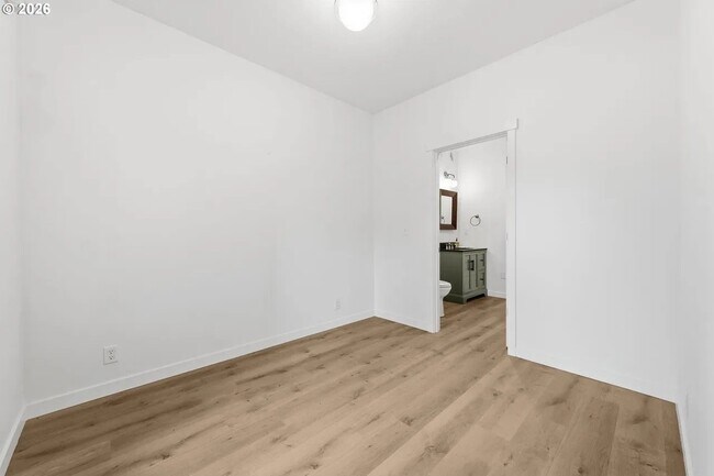 Foto del edificio - 5592 Burnett Ave