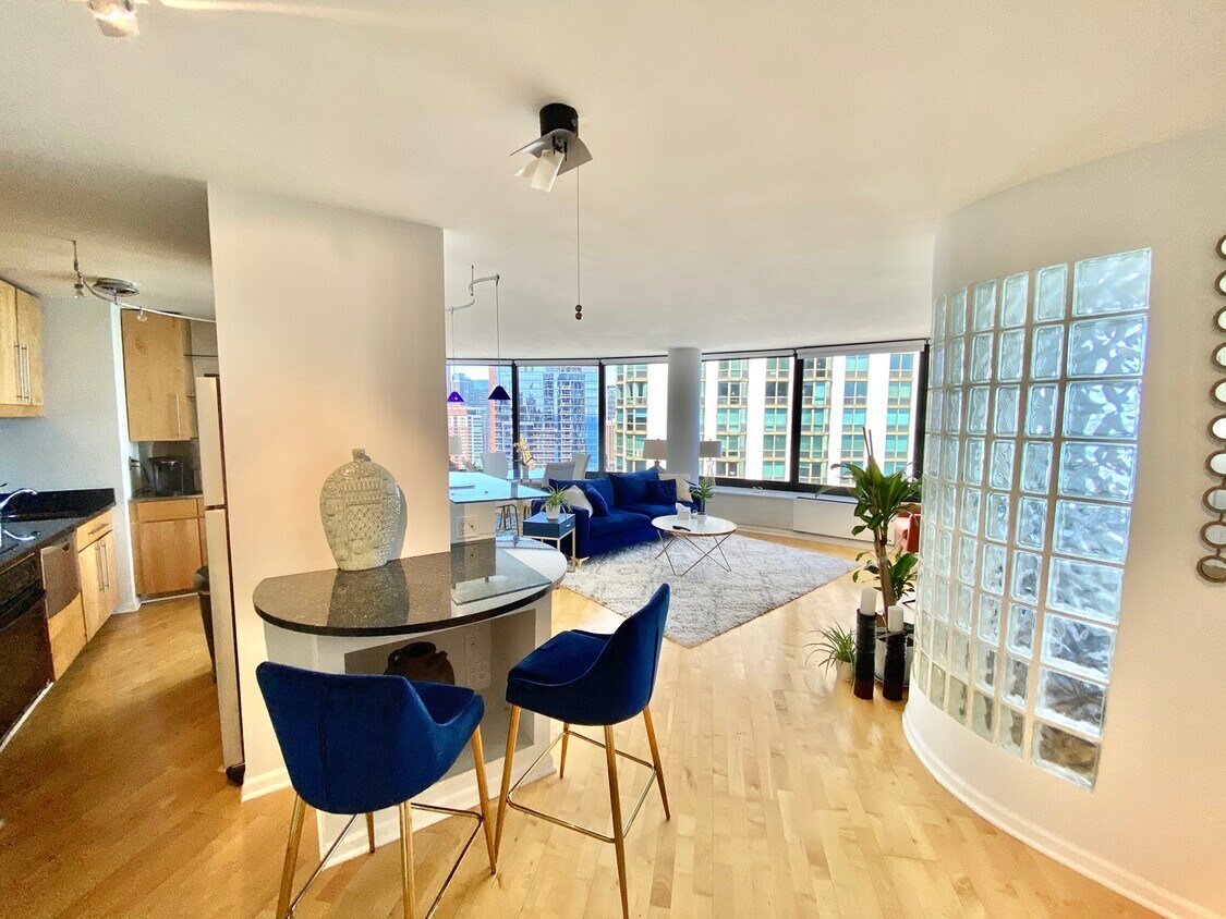 Foto principal - 155 N Harbor Dr