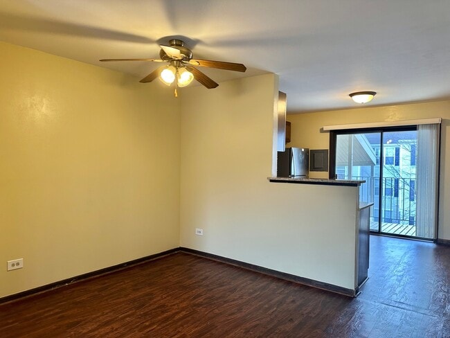 Building Photo - 160 S Waters Edge Dr