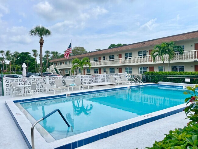 Foto del edificio - Available MAY - DEC 2026 Fully Furnished Turn Key 2 BR 2 BA inc Utilities Heart of Downtown Vero!...