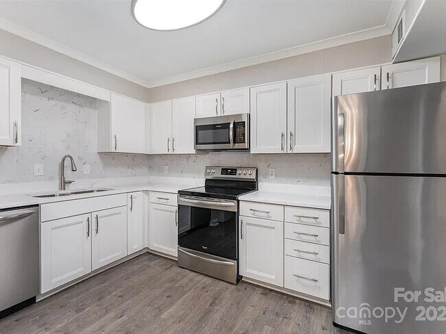 Kitchen - 7026 Quail Hill Rd
