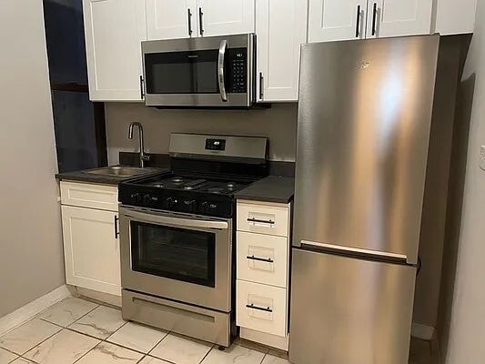 Building Photo - 231 E 4th St