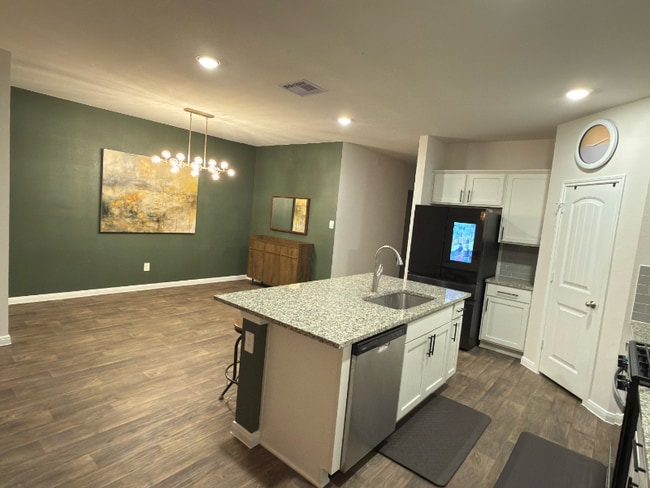 Building Photo - 300 Belmont Pl Building Photo - 300 Belmont Pl